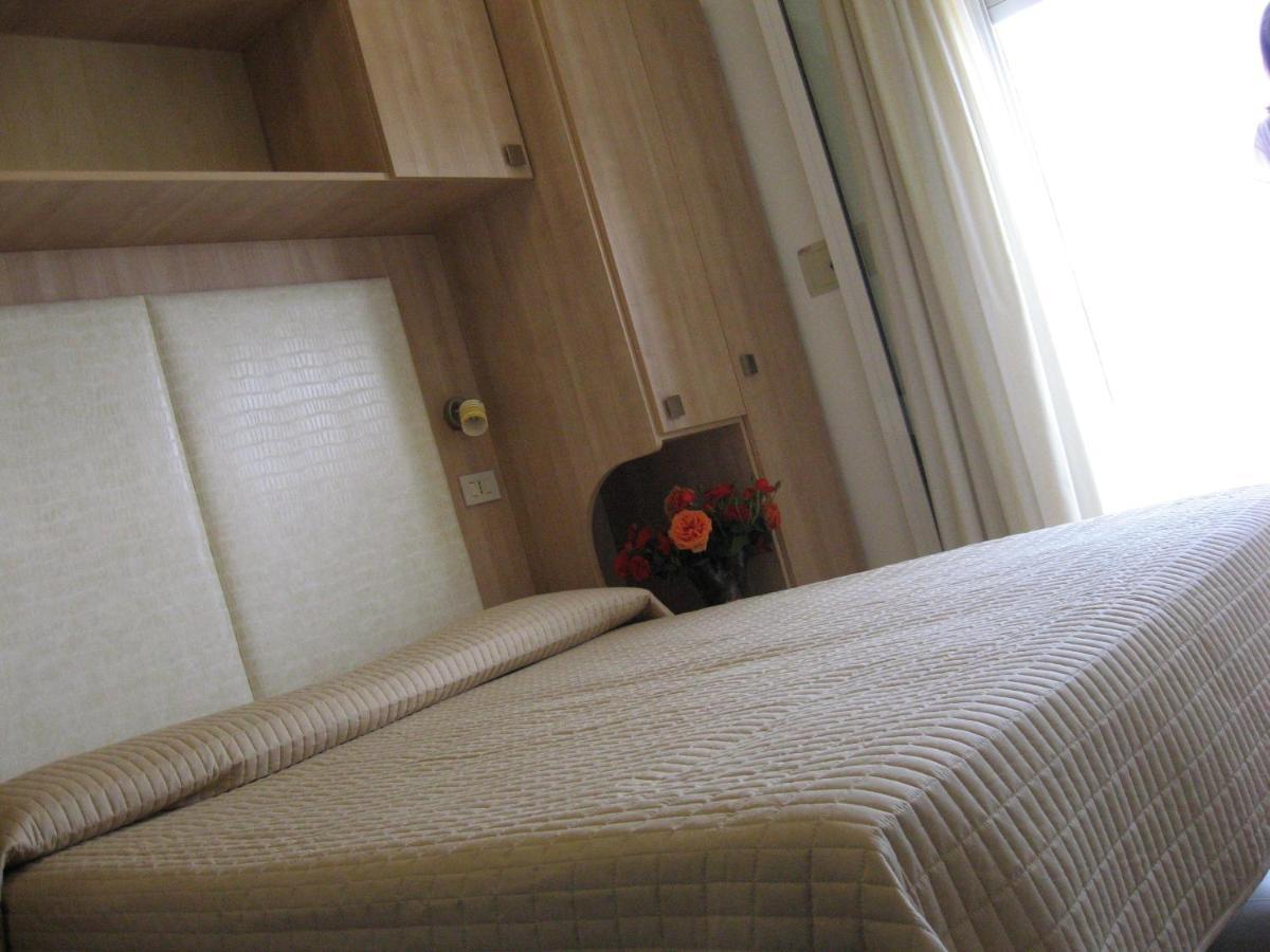 Hotel Rosati Rimini Kültér fotó