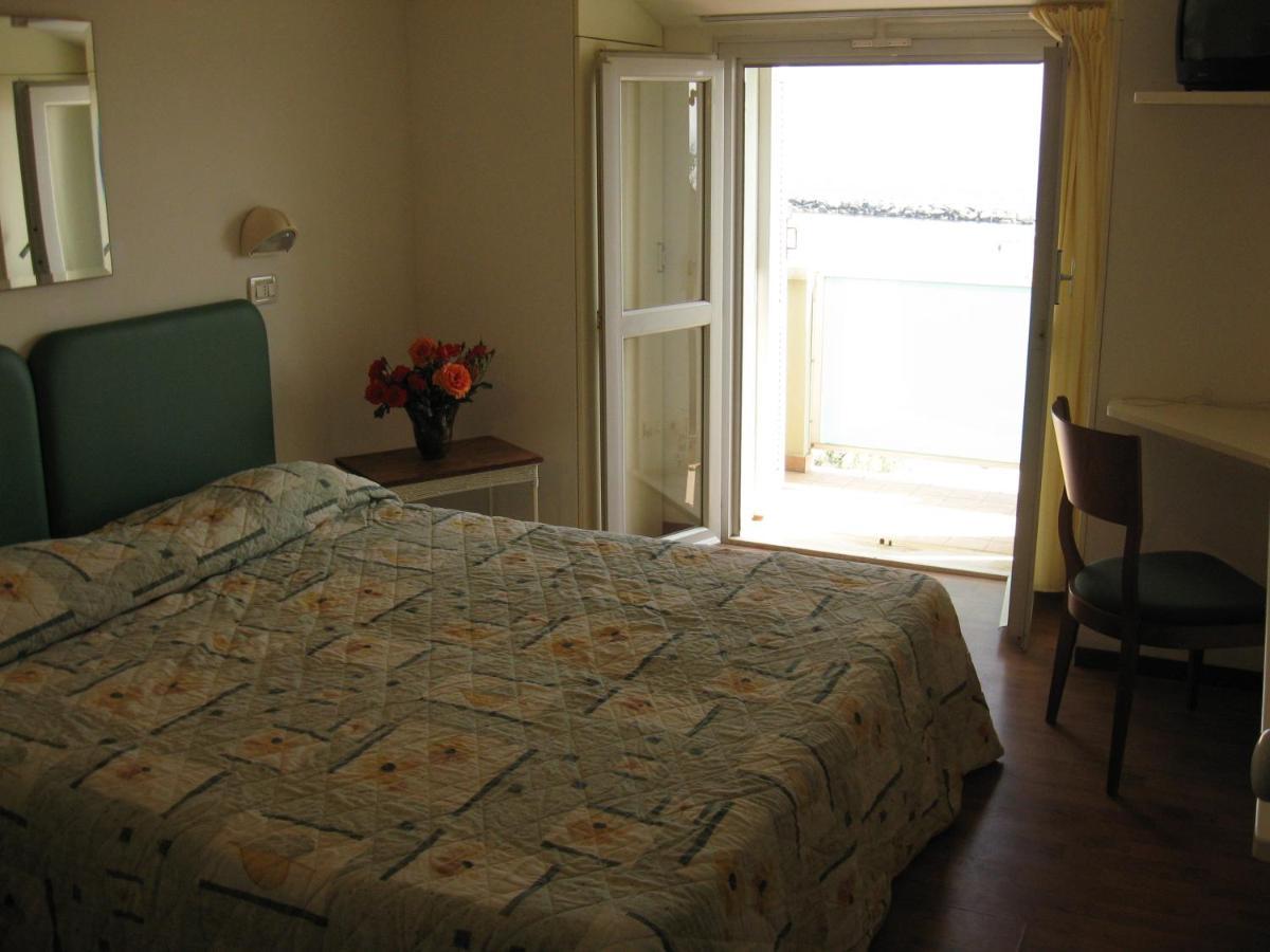 Hotel Rosati Rimini Kültér fotó