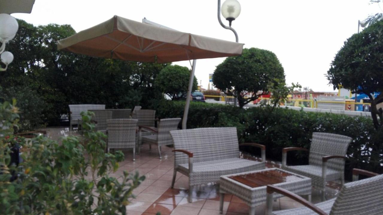 Hotel Rosati Rimini Kültér fotó