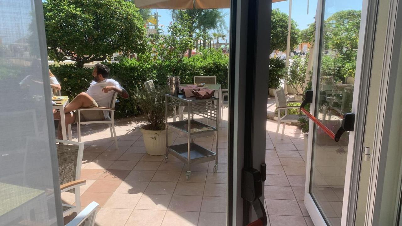 Hotel Rosati Rimini Kültér fotó