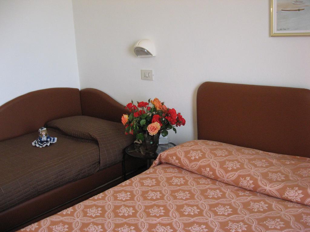 Hotel Rosati Rimini Szoba fotó